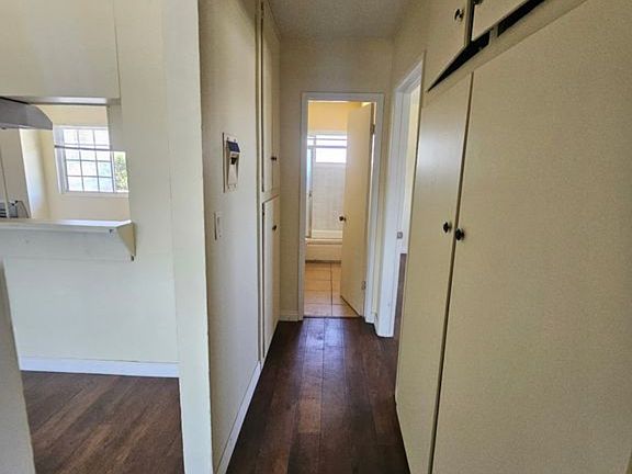 5th image of 10595 Western Ave