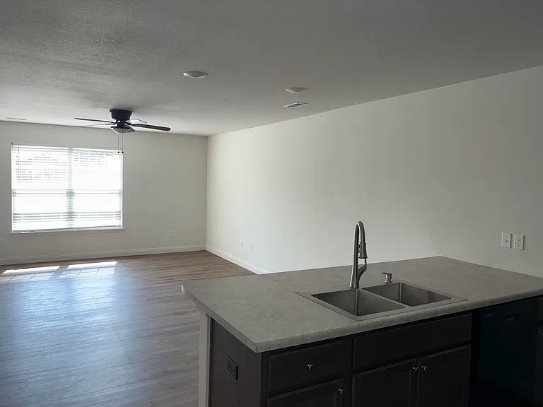 15405 Corbin Ct — Photo 3