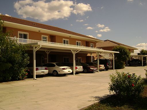 1st image of 607 SE 13th Pl APT 204