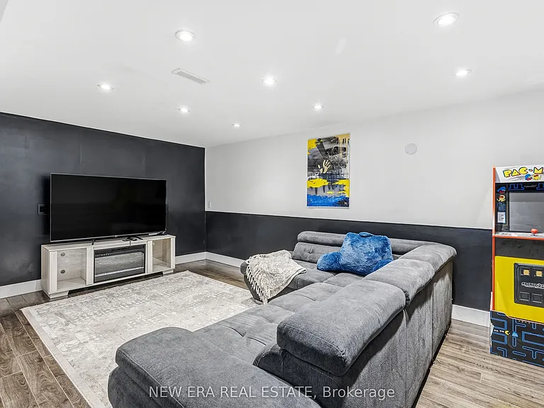 5 Shetland Cres — Photo 27