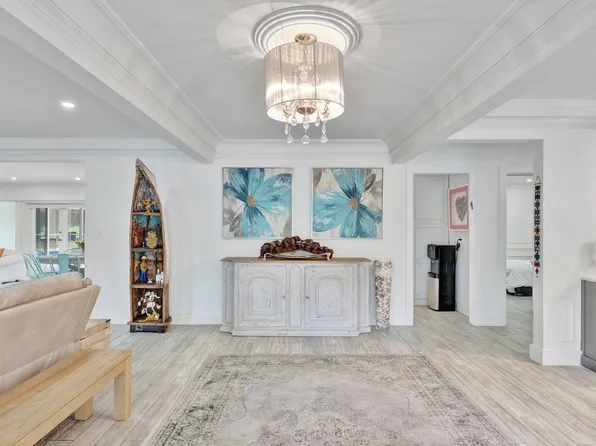 9010 S Lake Dasha Drive, Plantation, FL 33324