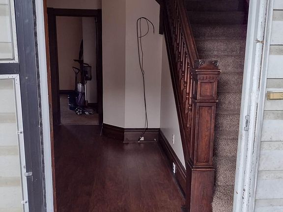 5th image of 553 Grove St