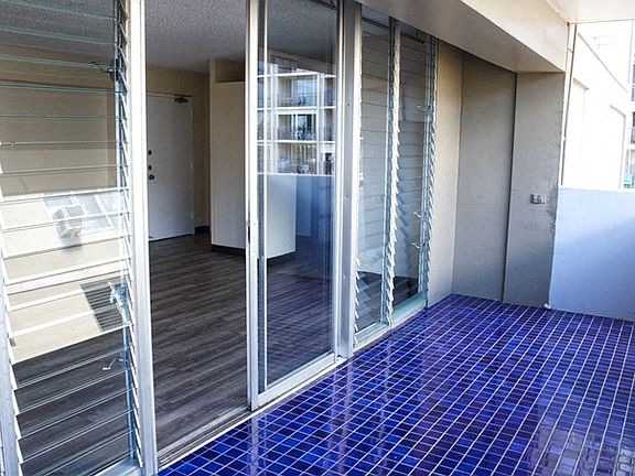 Waikiki Walina Apartments balcony with glass doors