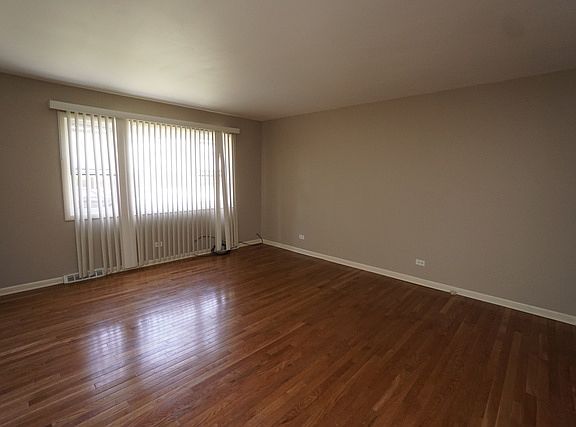 4th image of 9405 Meadow Ln