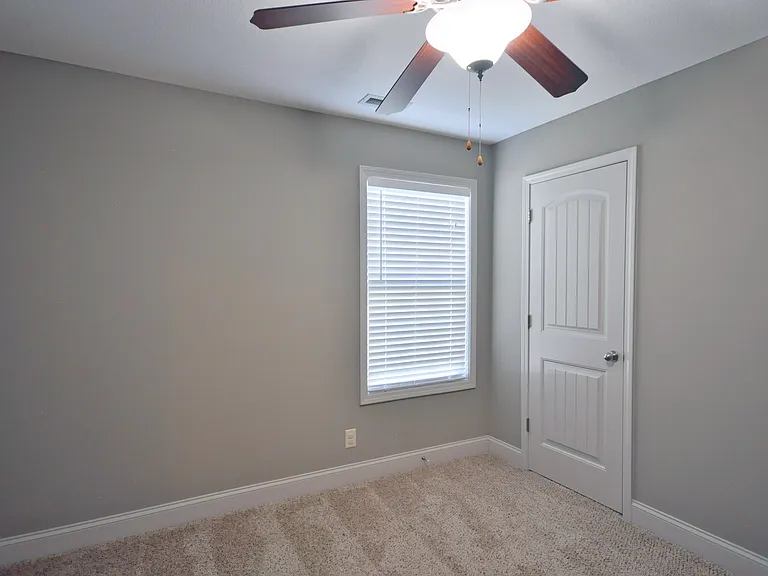 404 Leslie Wood Dr — Photo 33