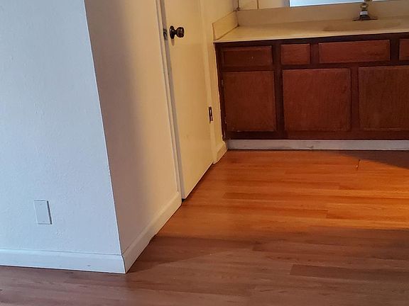 4th image of 1675 Hollowcreek Ct