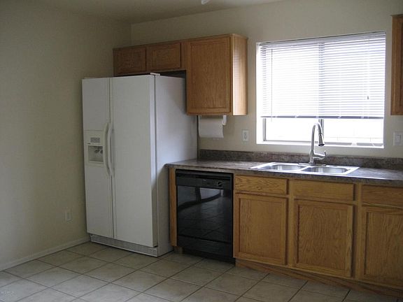 3rd image of 118 S Hassett Cir