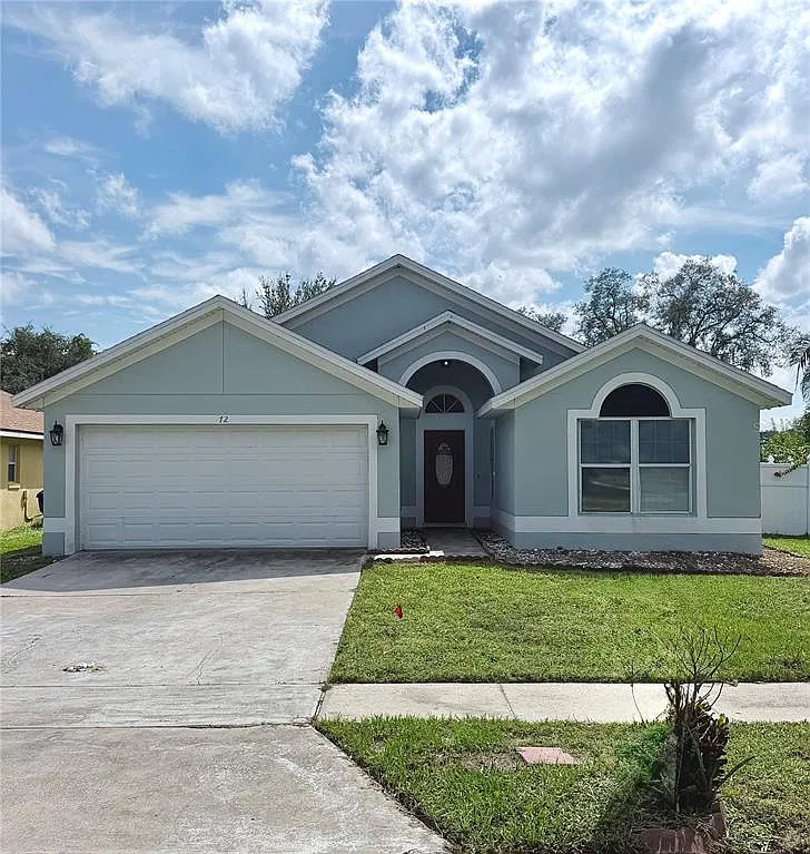 4 bed, 2.0 bath, 1657 sqft, $2,400 — Photo 1