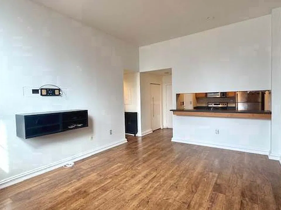 315 New St #120