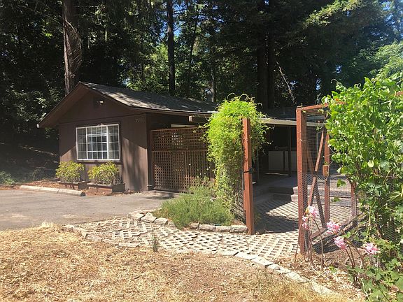 Privacy fence around cottage yard