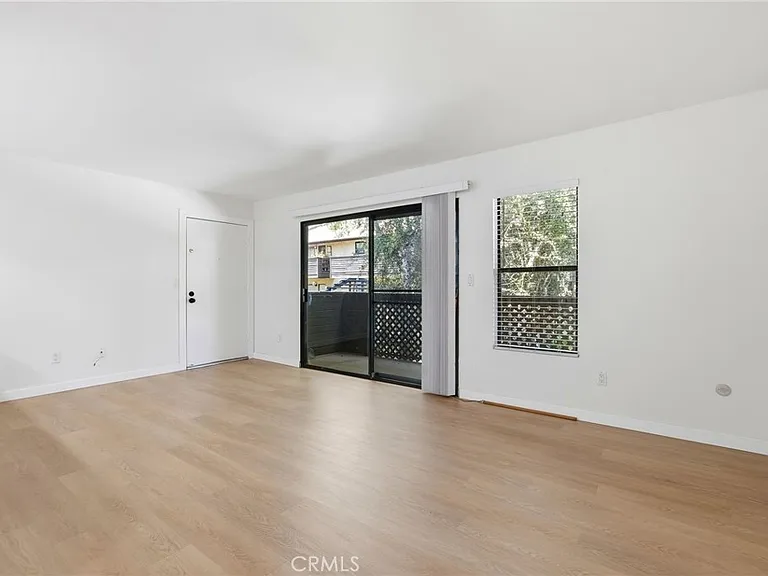 7304 Corbin Ave #J — Photo 9