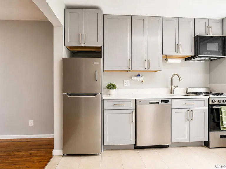 470 E Broadway #B2 — Photo 10