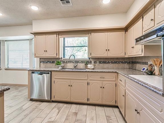 2nd image of 27 Mojave Dr