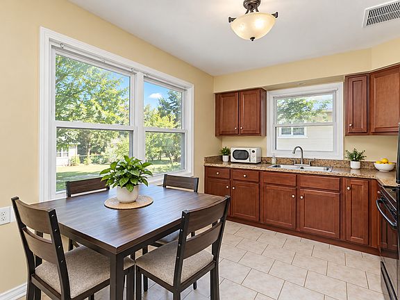 5th image of 16100 Circle Dr