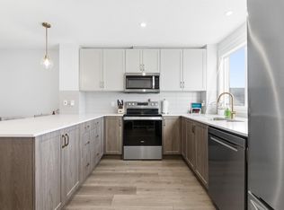 656 35th St SW, Edmonton, AB T6X 2Z1