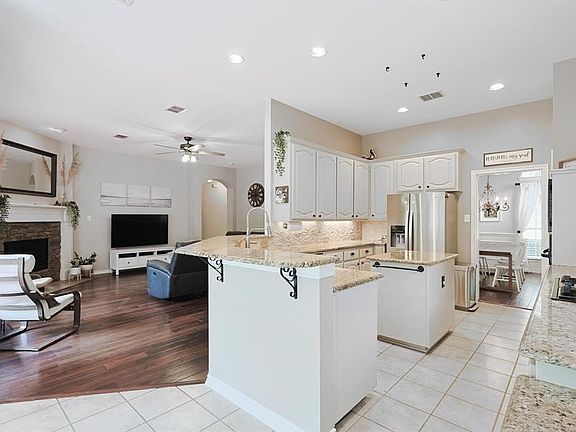 3rd image of 3510 Buckingham Dr