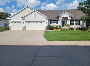 1240 Linwood Dr NW, Grand Rapids, MI