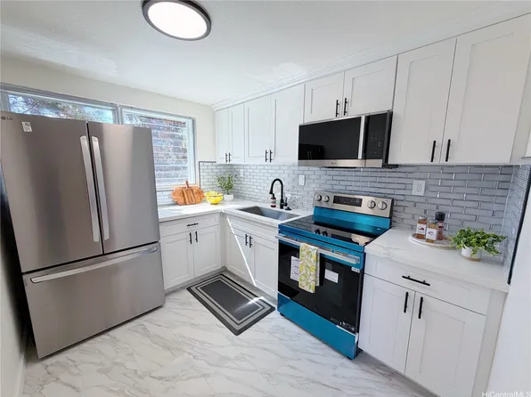 1427 Alexander St APT 201, Honolulu, HI 96822