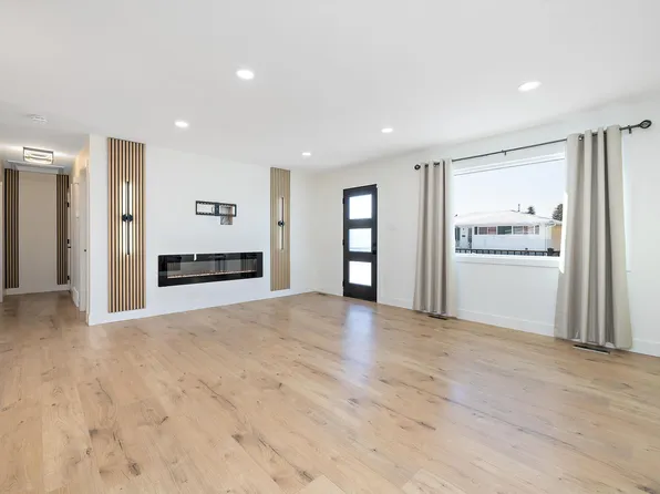 13515 67th St NW, Edmonton, AB T5C 0C6