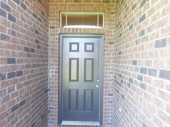 2nd image of 6001 Autumn Pines Cir