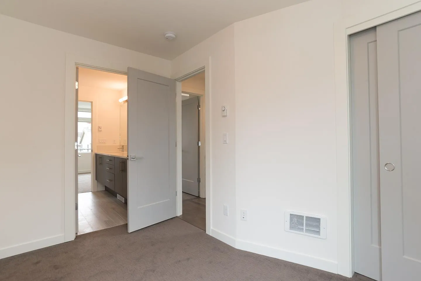 1 bed, 1.0 bath, $820 — Photo 1