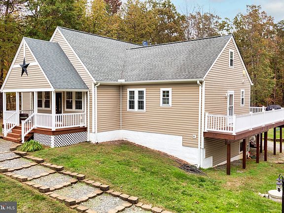 3rd image of 7435 Lakewood Ln