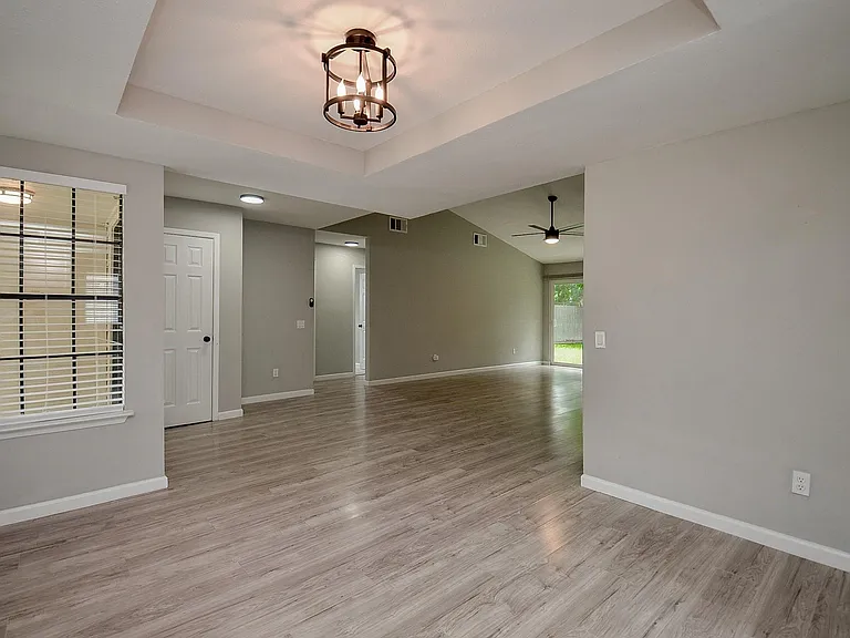 22018 Grand Forks Dr — Photo 11