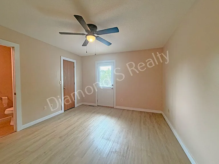 1508 W Rainey Duplex — Photo 15
