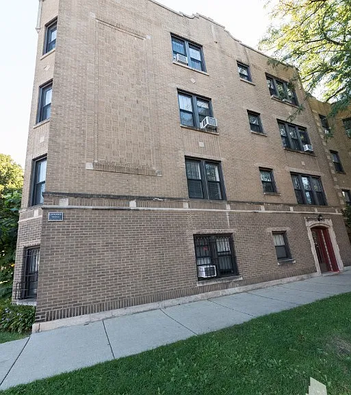 4549 N Leavitt St #3 — Photo 1