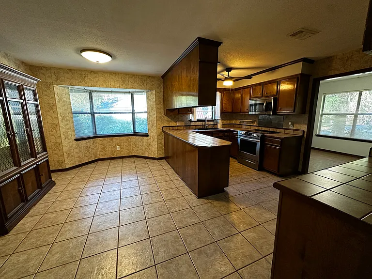 106 Lively Cir — Photo 5