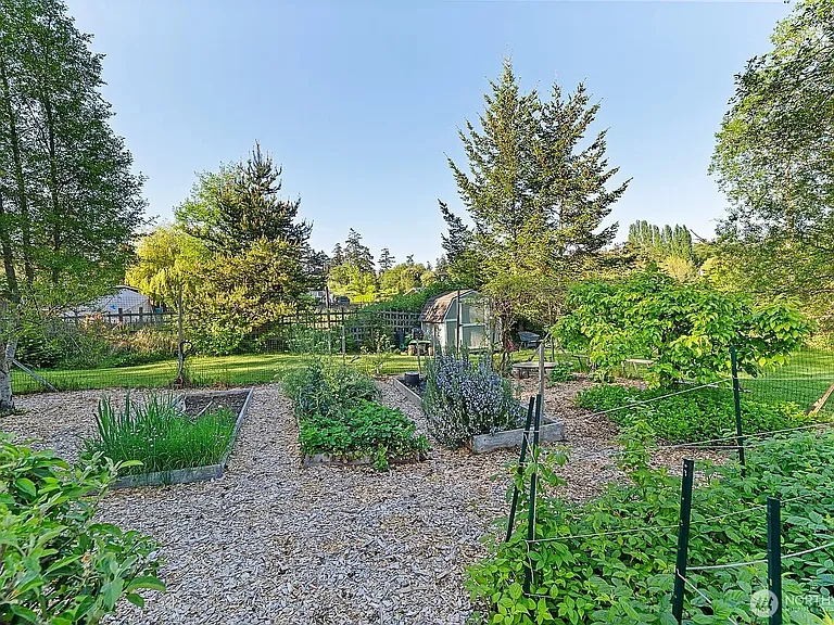 33 N Bay Ln — Photo 32