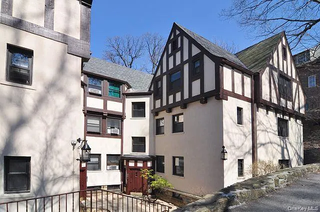 64 Kensington Rd #3C — Photo 3