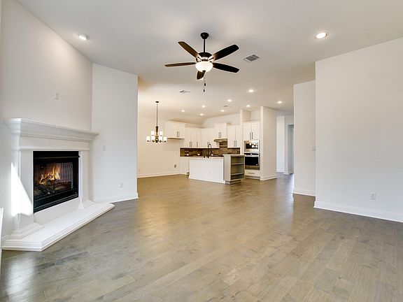5th image of 176 Gaston Dr