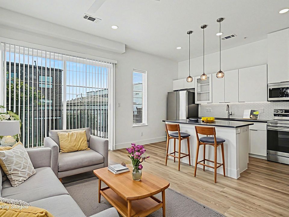 1st image of 2217 N Fitzhugh Ave #203