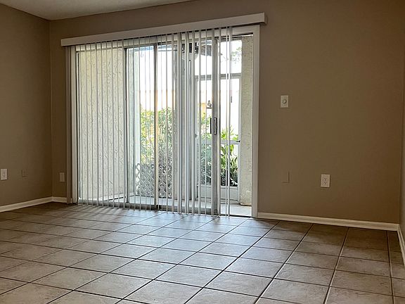 4th image of 526 Orange Dr APT 25
