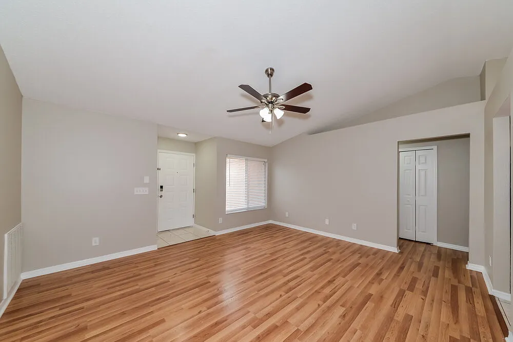 3 bed, 2.0 bath, 1153 sqft, $2,165 — Photo 3