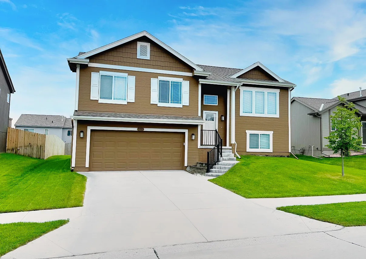 3 bed, 1621 sqft, $2,375 — Photo 1