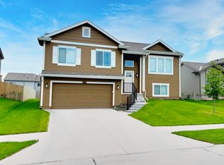 7905 N 148th St, Bennington, NE 68007