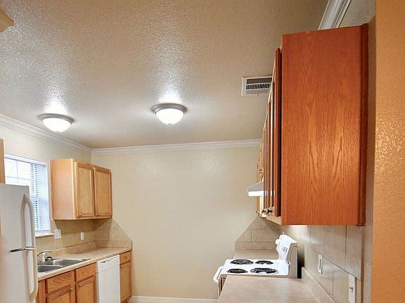 2nd image of 219 W Robin Ln APT 2