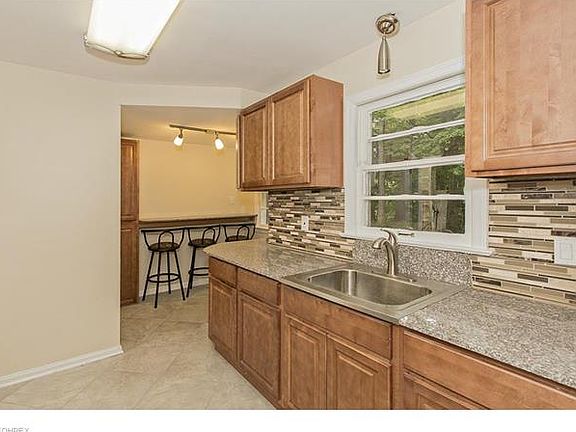3rd image of 3827 Bridgeview Dr