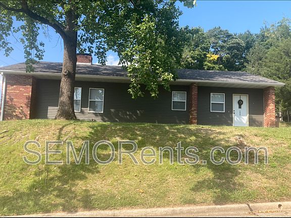 2nd image of 1524 Bessie St
