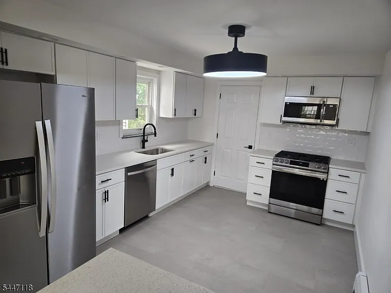 832 Dewey St — Photo 7