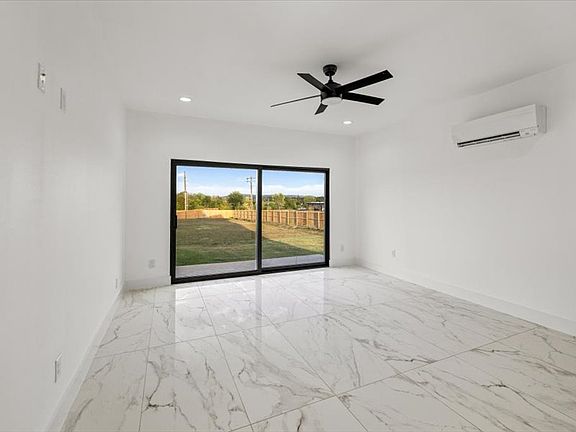 3rd image of 4633 Robins Rd