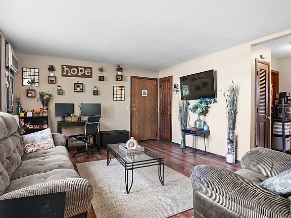 2nd image of 901 4th St NE #3