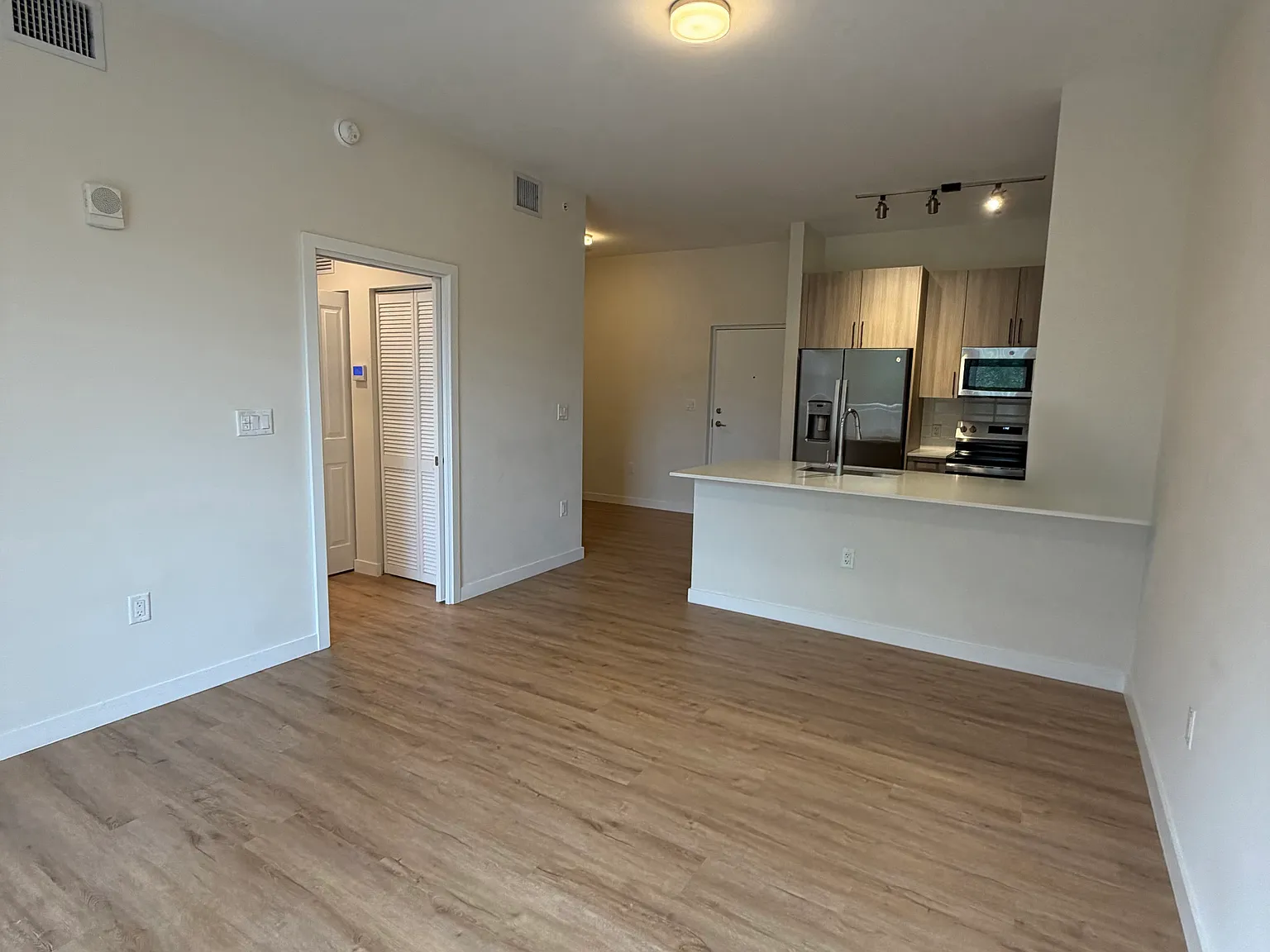 1 bed, 700 sqft, $1,935 — Photo 2