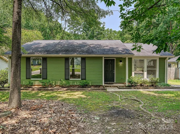5811 Rock Hollow Dr, Charlotte, NC 28212