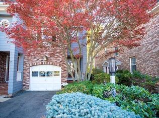 64 Prospect St #D, Marblehead, MA 01945