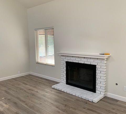 3rd image of 1860 Geneva Cir