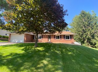 8720 Isle Ct S, Cottage Grove, MN 55016