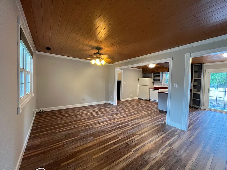 1008 Stillwood Ct — Photo 2